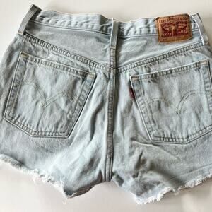 Levis 501 denim light wash shorts, woman's size 27